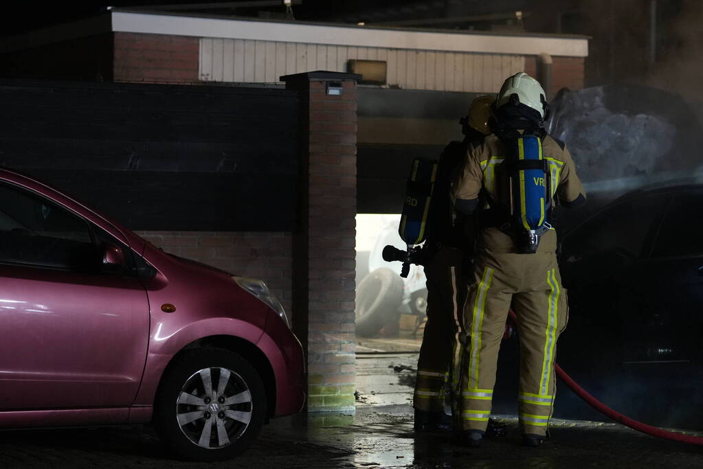 Opnieuw auto in brand