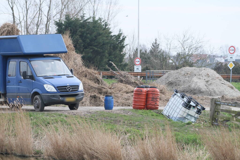 Onderzoek naar gedumpte vaten met mogelijk drugsafval