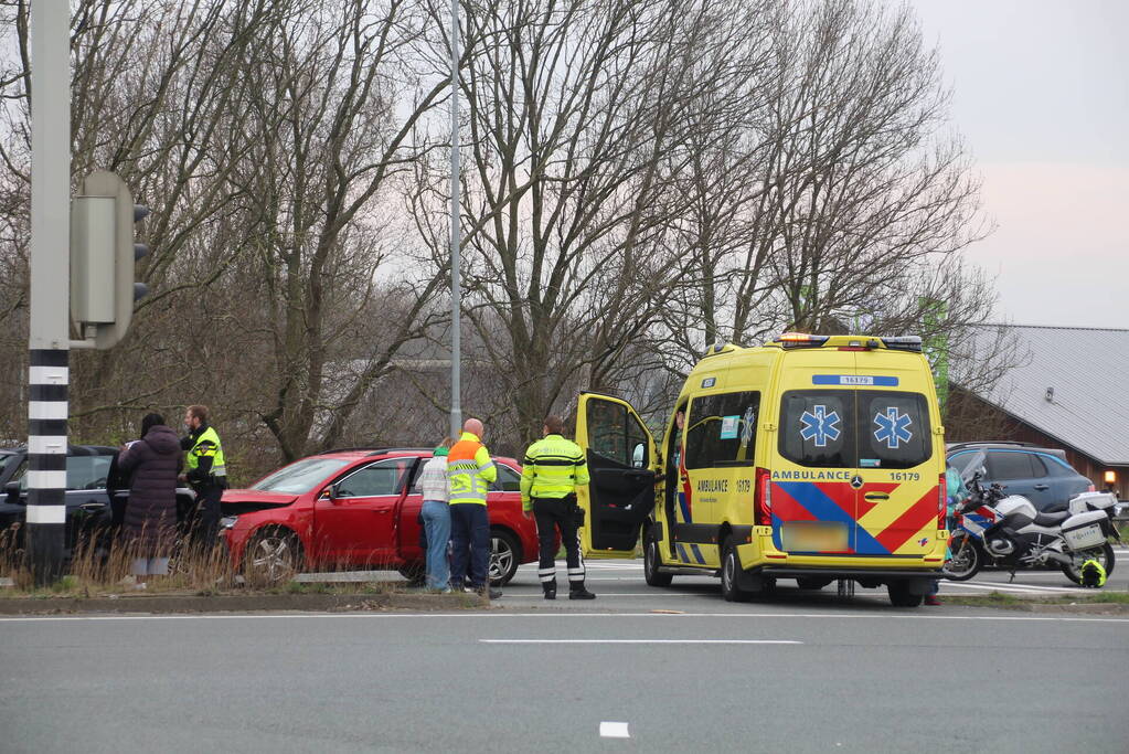 Twee voertuigen afgesleept na kop-staartaanrijding