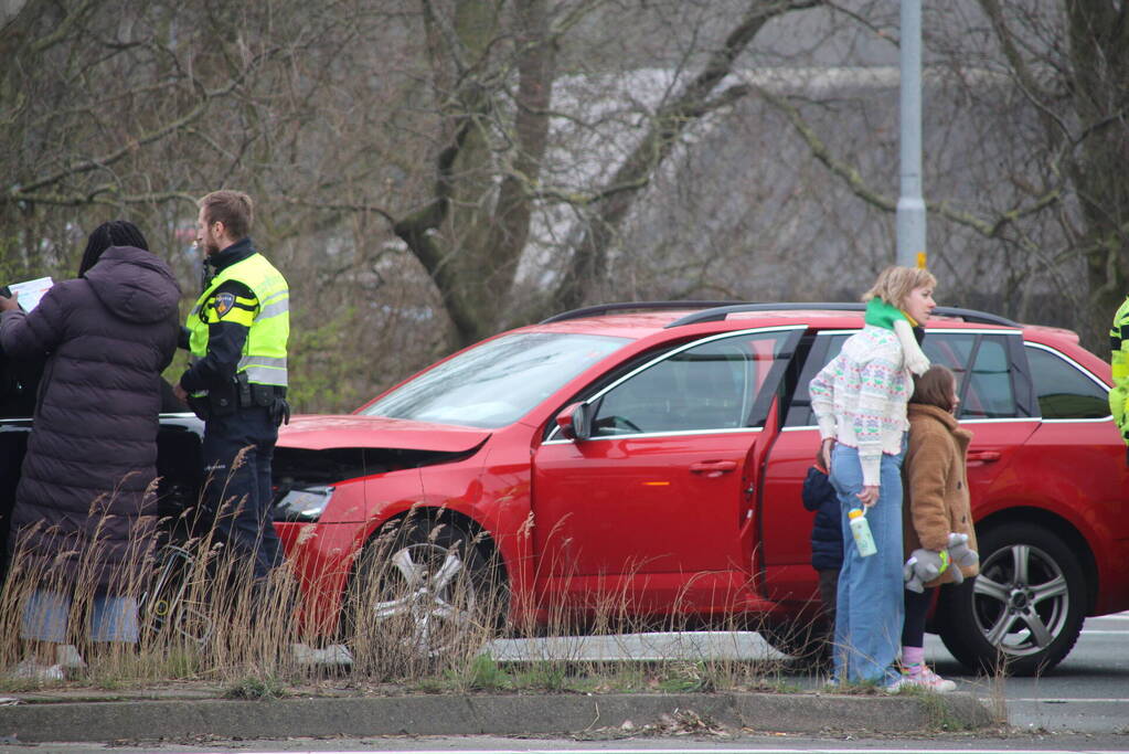 Twee voertuigen afgesleept na kop-staartaanrijding