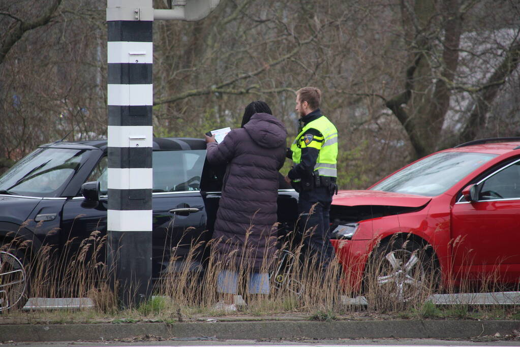 Twee voertuigen afgesleept na kop-staartaanrijding