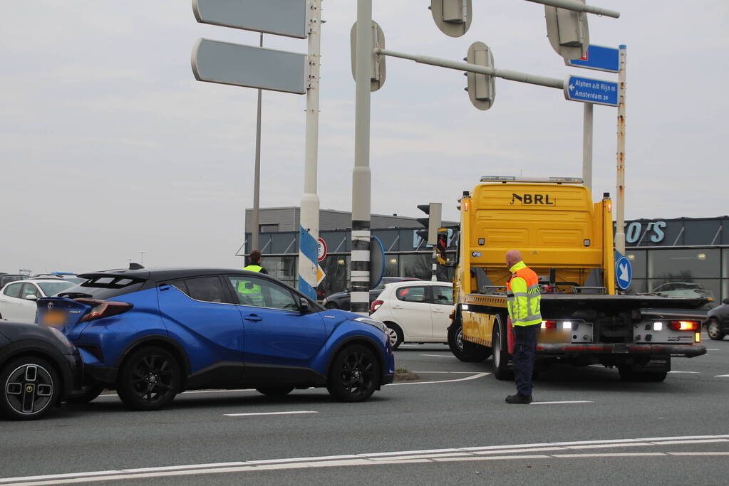 Twee voertuigen afgesleept na kop-staartaanrijding