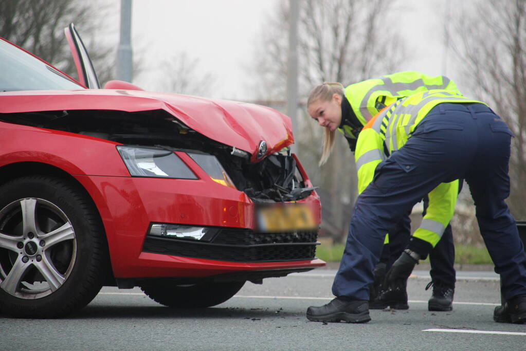 Twee voertuigen afgesleept na kop-staartaanrijding