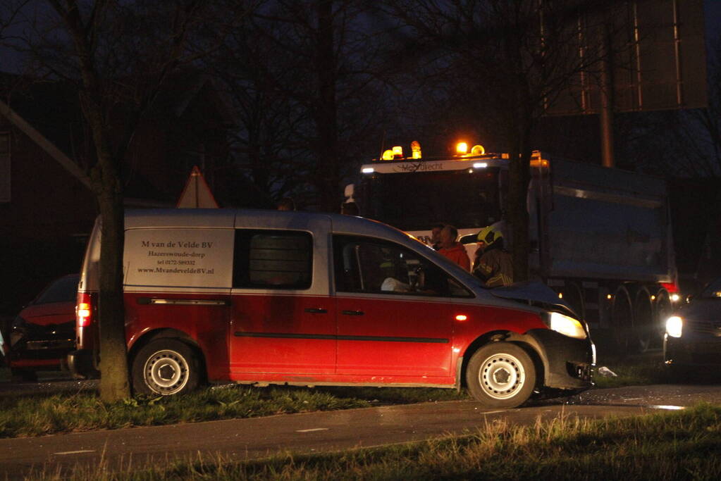 Meerdere voertuigen beschadigd bij botsing