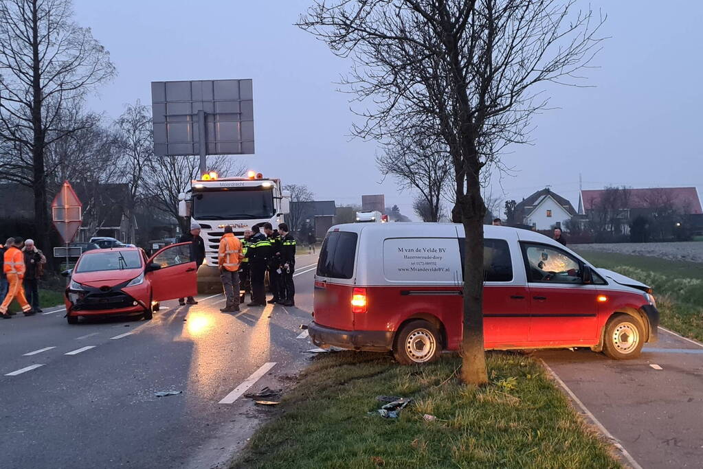 Meerdere voertuigen beschadigd bij botsing