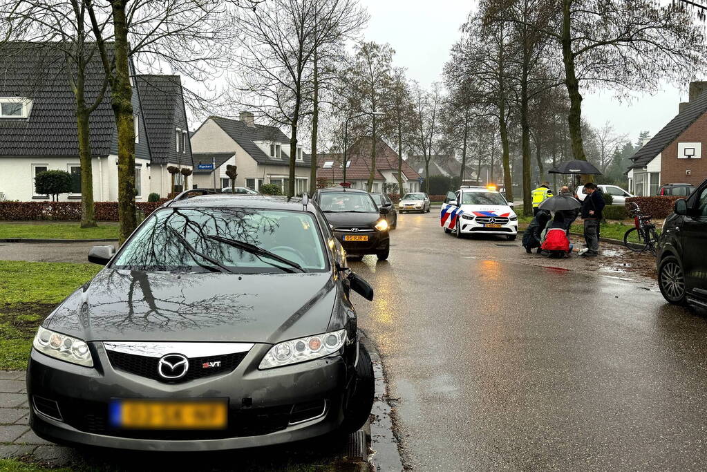 Fietsster gewond bij botsing met auto