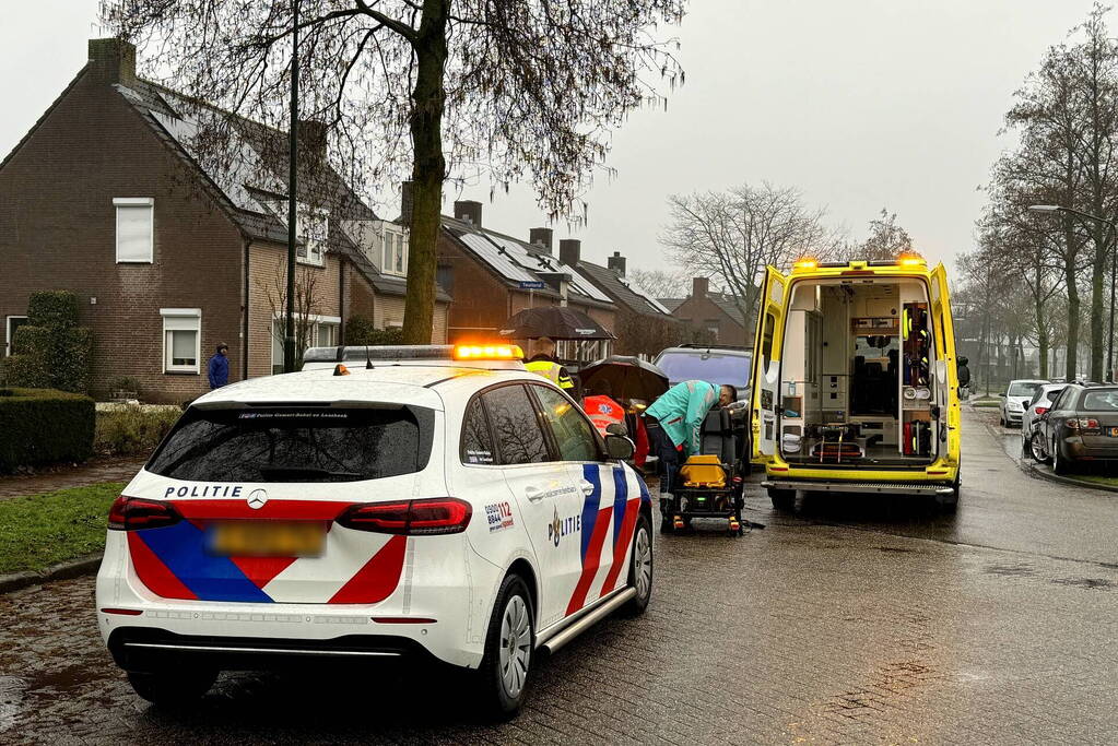 Fietsster gewond bij botsing met auto