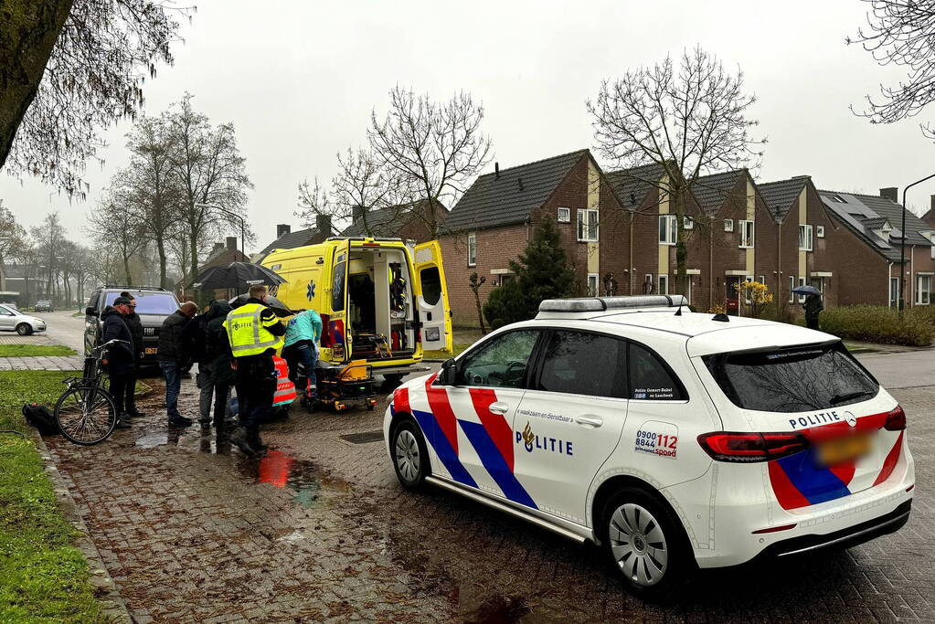 Fietsster gewond bij botsing met auto