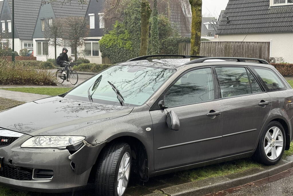 Fietsster gewond bij botsing met auto