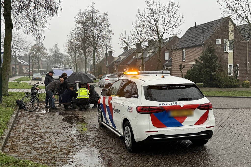 Fietsster gewond bij botsing met auto