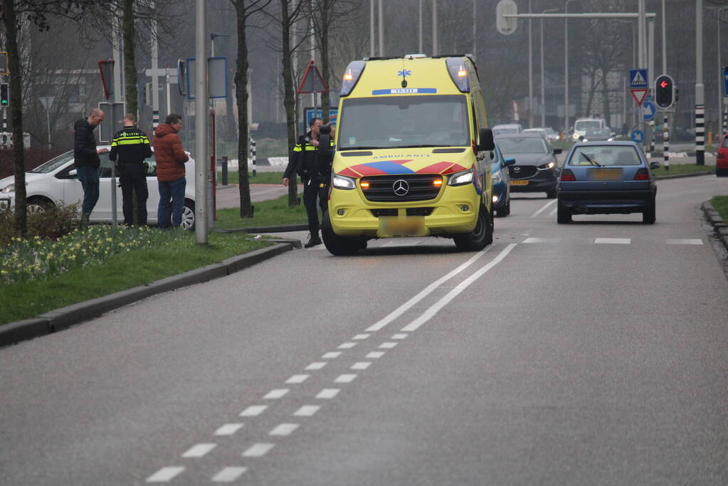 Fietser gewond bij aanrijding met personenauto