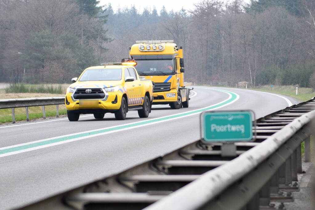 Meerdere auto's met lekke banden vanwege afgevallen lading