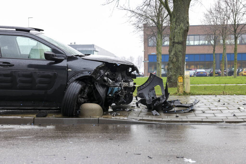 Auto's fiks beschadigd bij botsing