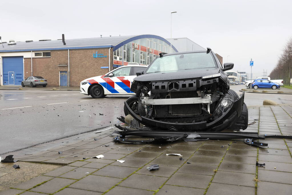 Auto's fiks beschadigd bij botsing