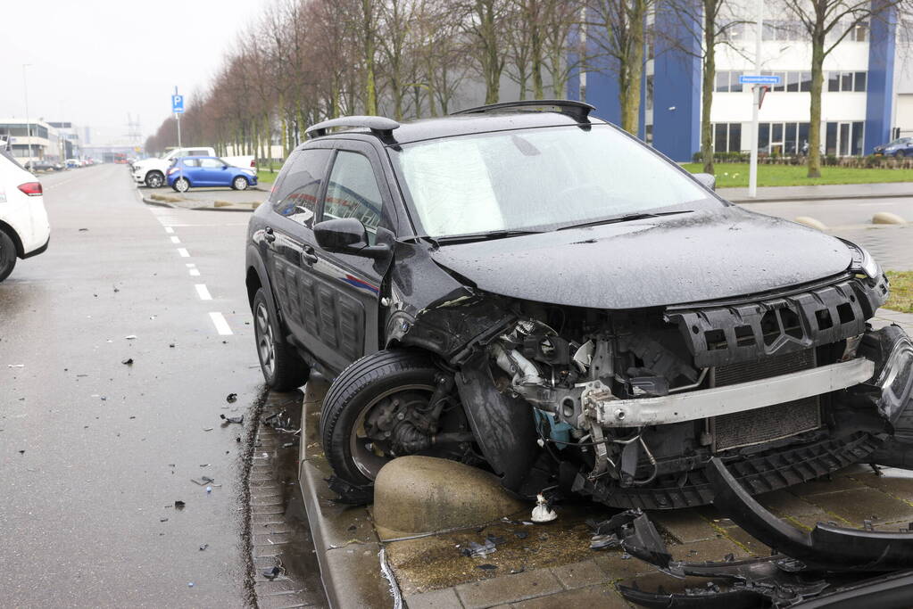 Auto's fiks beschadigd bij botsing