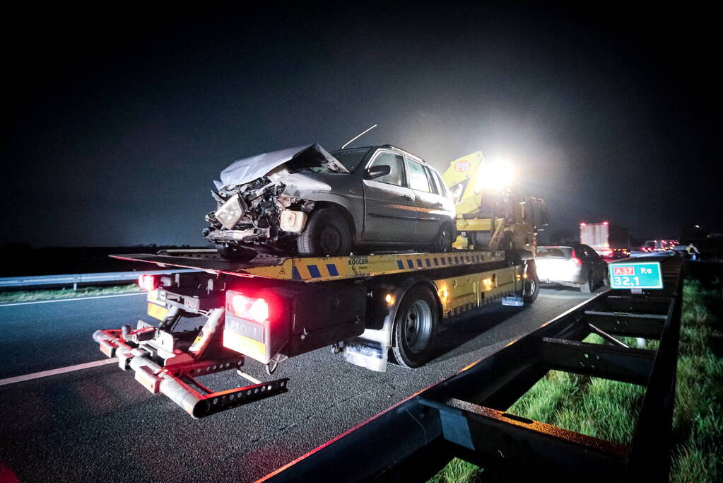 Grote verkeershinder door ongeval met twee auto's