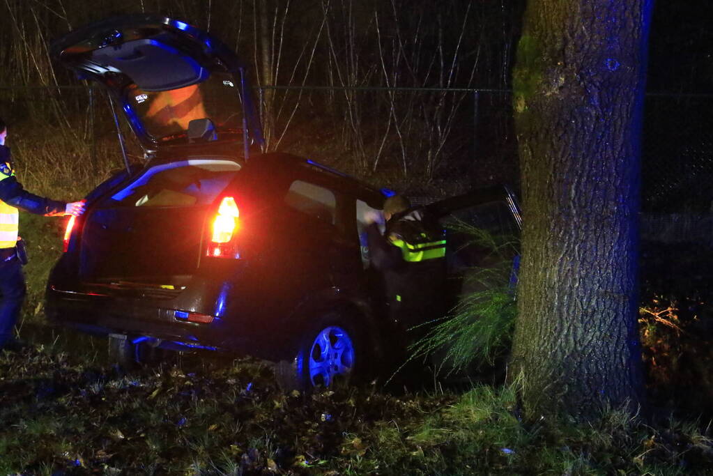 Automobilist verliest macht over stuur en belandt in sloot