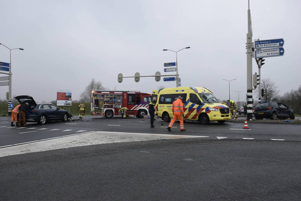 Persoon bekneld na verkeersongeval