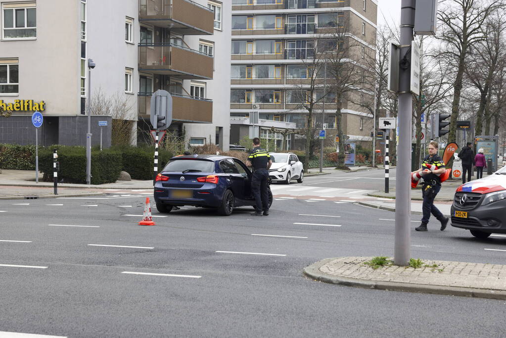 Ongeval tussen bezorgbus en personenauto