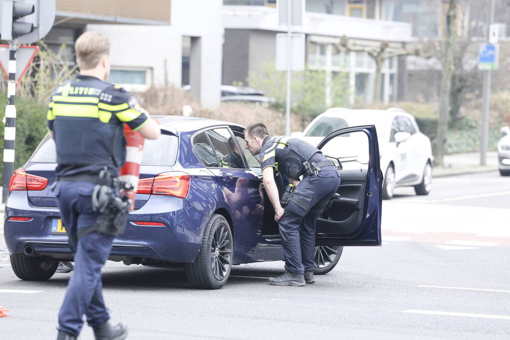 Ongeval tussen bezorgbus en personenauto