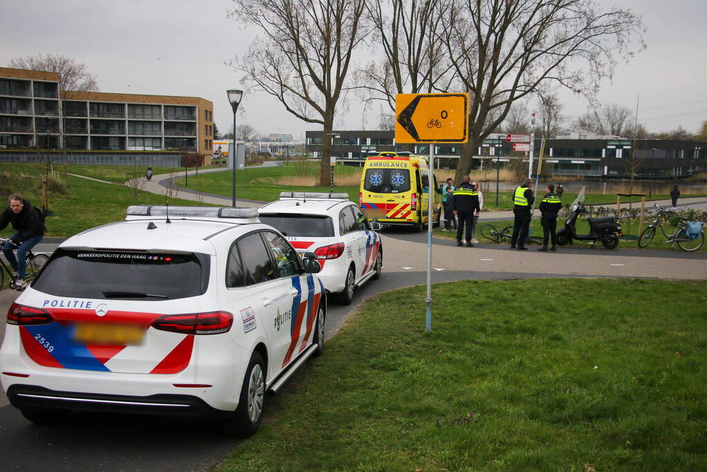 Gewonde bij ongeval tussen fietser en scooterrijder