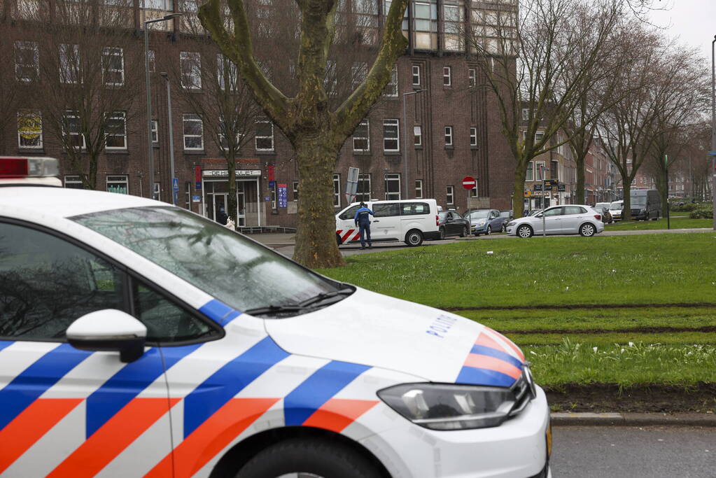 Kinderen behandeld in ambulance na botsing tussen taxi en auto