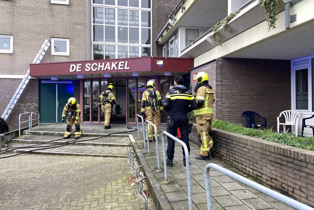 Brand op dak snel onder controle