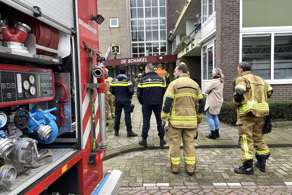 Brand op dak snel onder controle