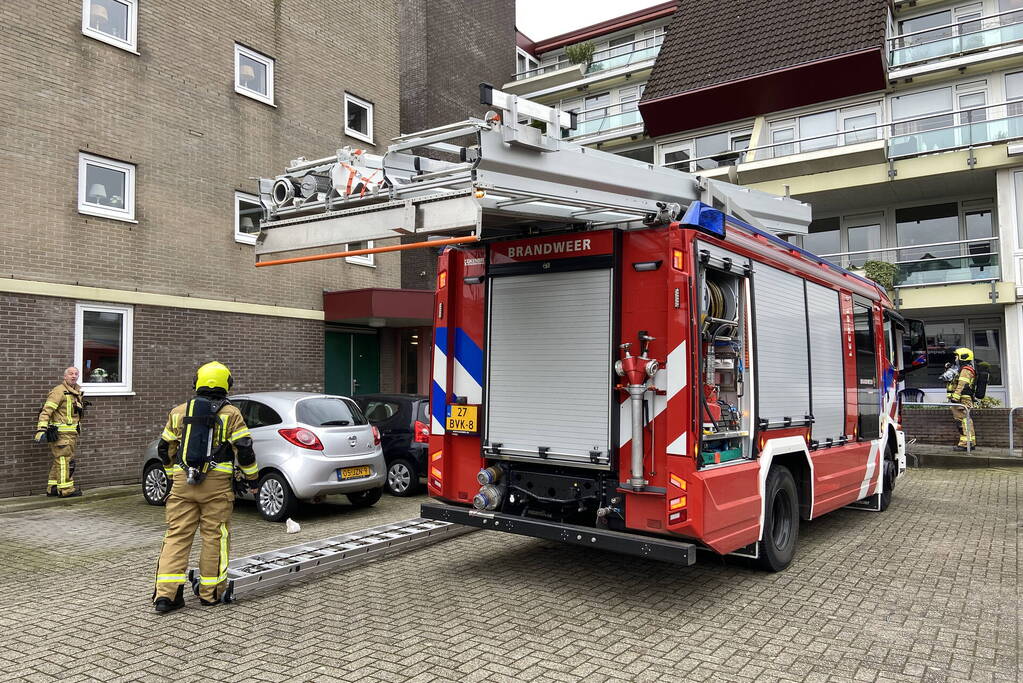 Brand op dak snel onder controle