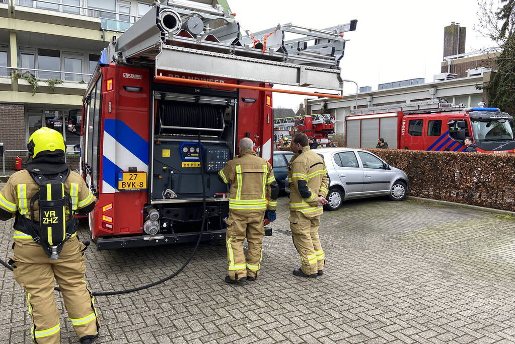 Brand op dak snel onder controle