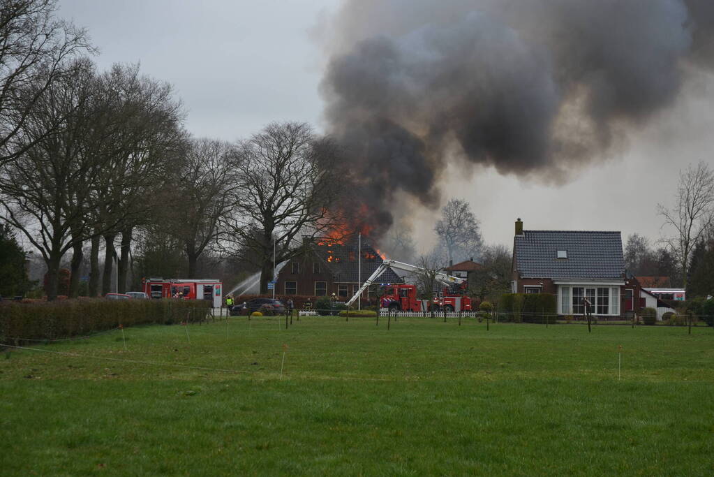 Woonboerderij verwoest door brand