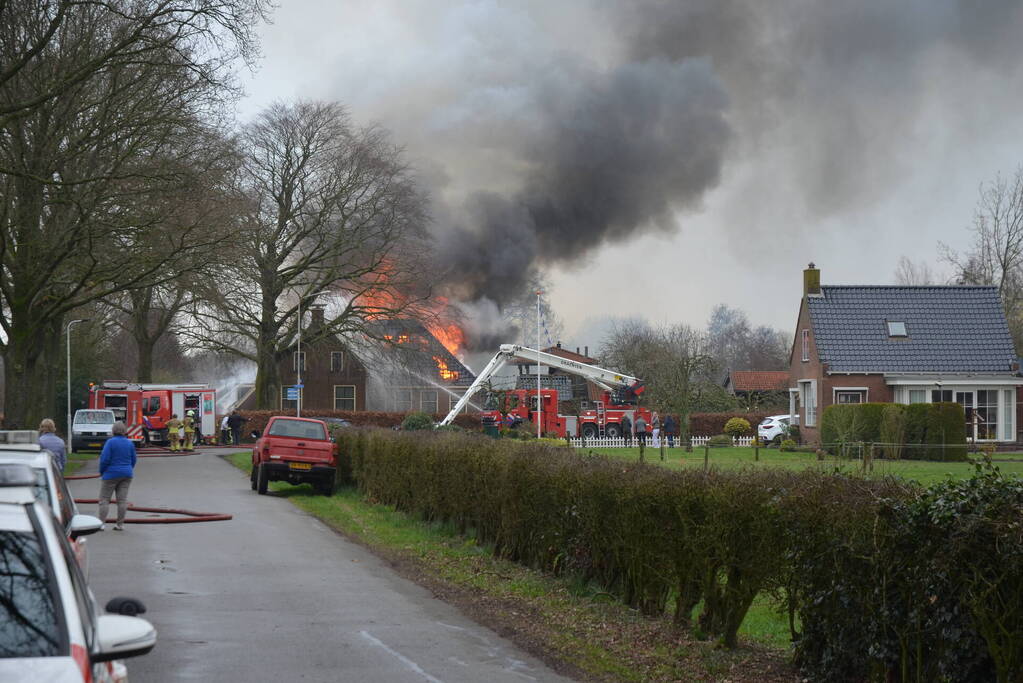 Woonboerderij verwoest door brand