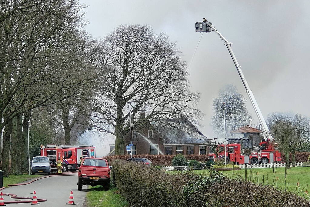 Woonboerderij verwoest door brand