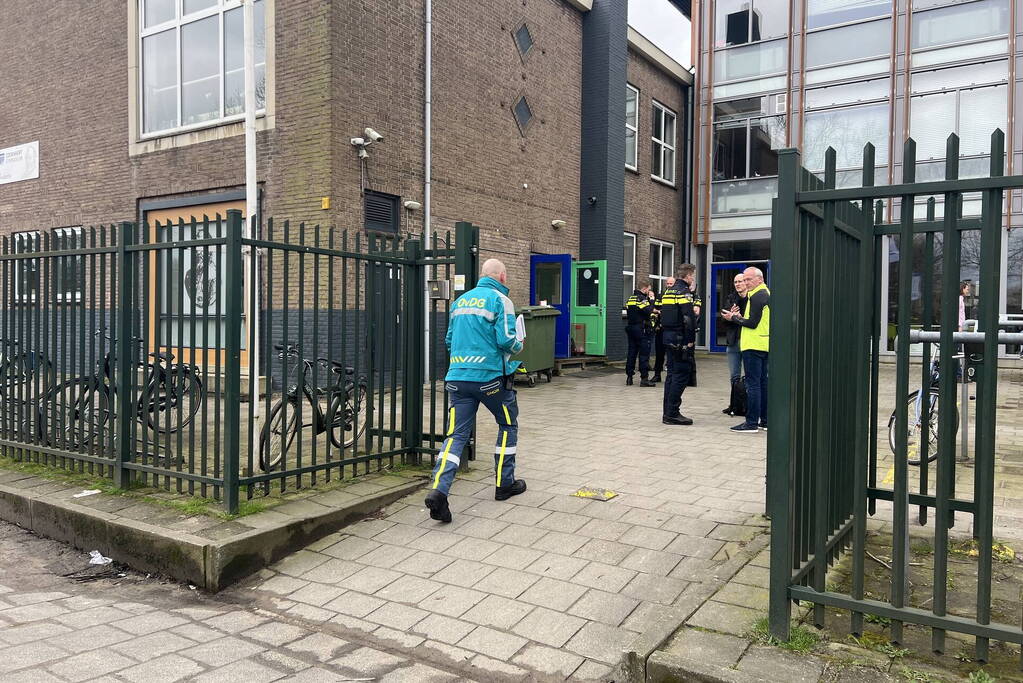 Schoolgebouw ontruimd wegens vreemde lucht