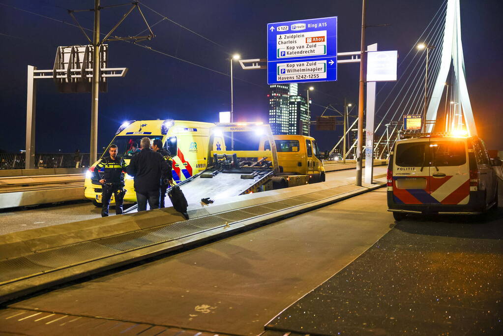 Fikse vertraging door botsing tussen bestelbus en personenauto