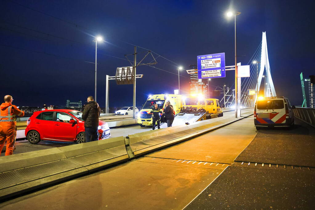 Fikse vertraging door botsing tussen bestelbus en personenauto