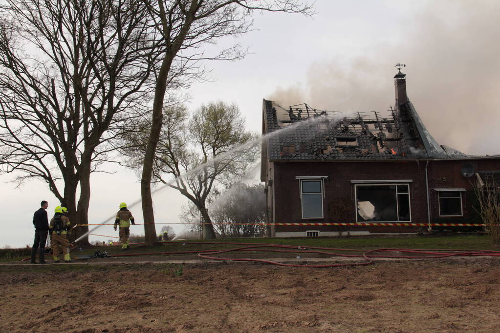 Hevige rookontwikkeling bij brand in loods