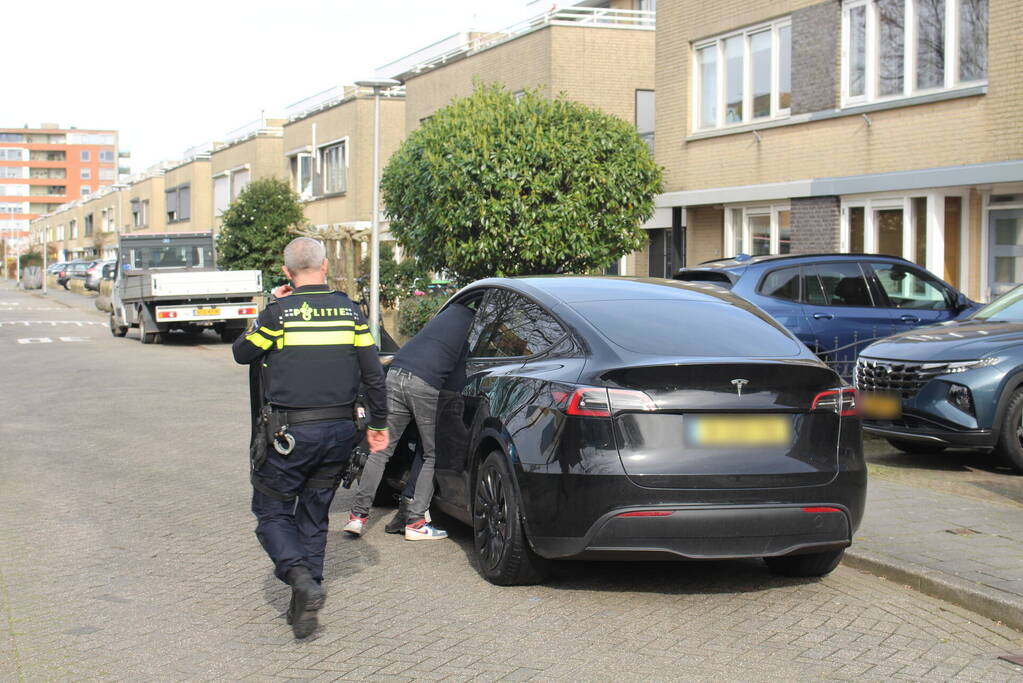 Man op brommer overleden bij botsing met auto