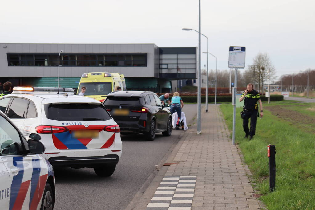 Persoon gewond bij botsing met auto