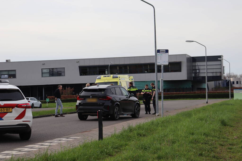 Persoon gewond bij botsing met auto