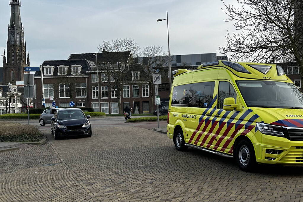 Les auto betrokken bij kop-staartbotsing