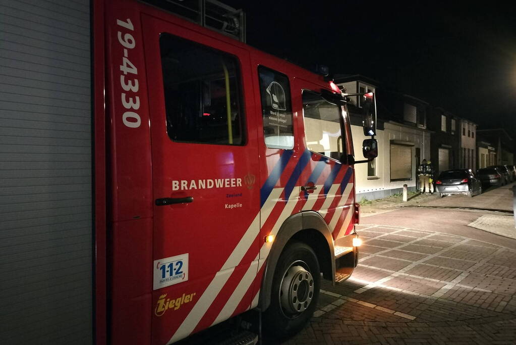 Brandweer onderzoekt gaslucht bij woning