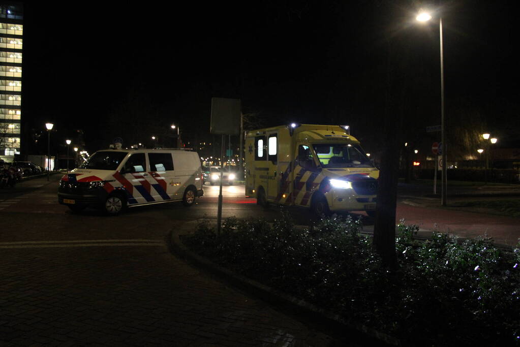 Scooterrijder gewond bij botsing met bus