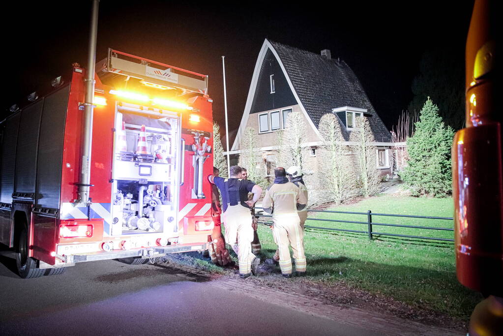 Brand op dak van vrijstaande woning