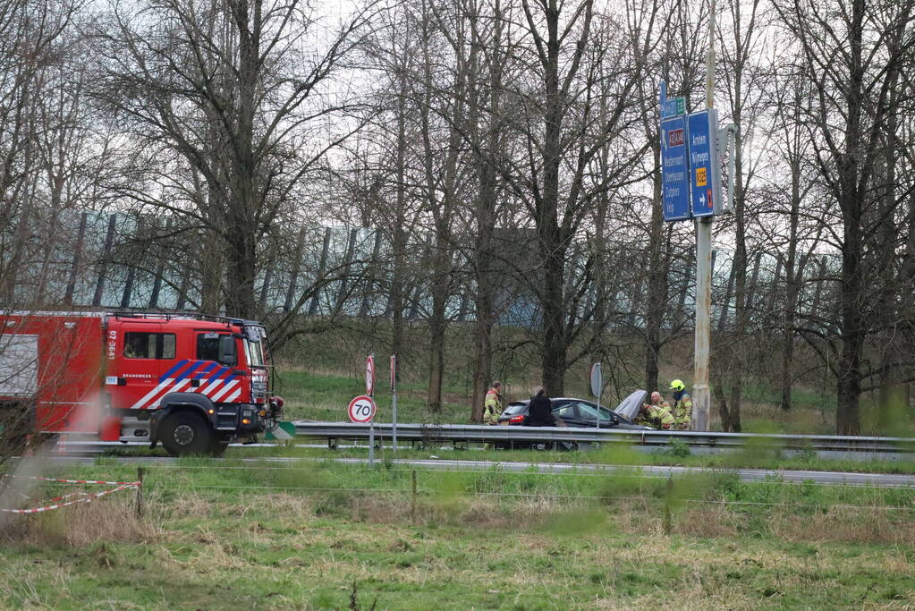 Mogelijk brand in motorcompartiment