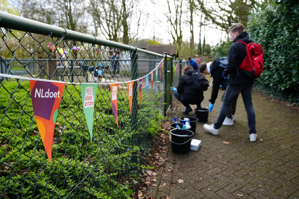 Wethouders en de burgemeester nemen deel aan NLdoet