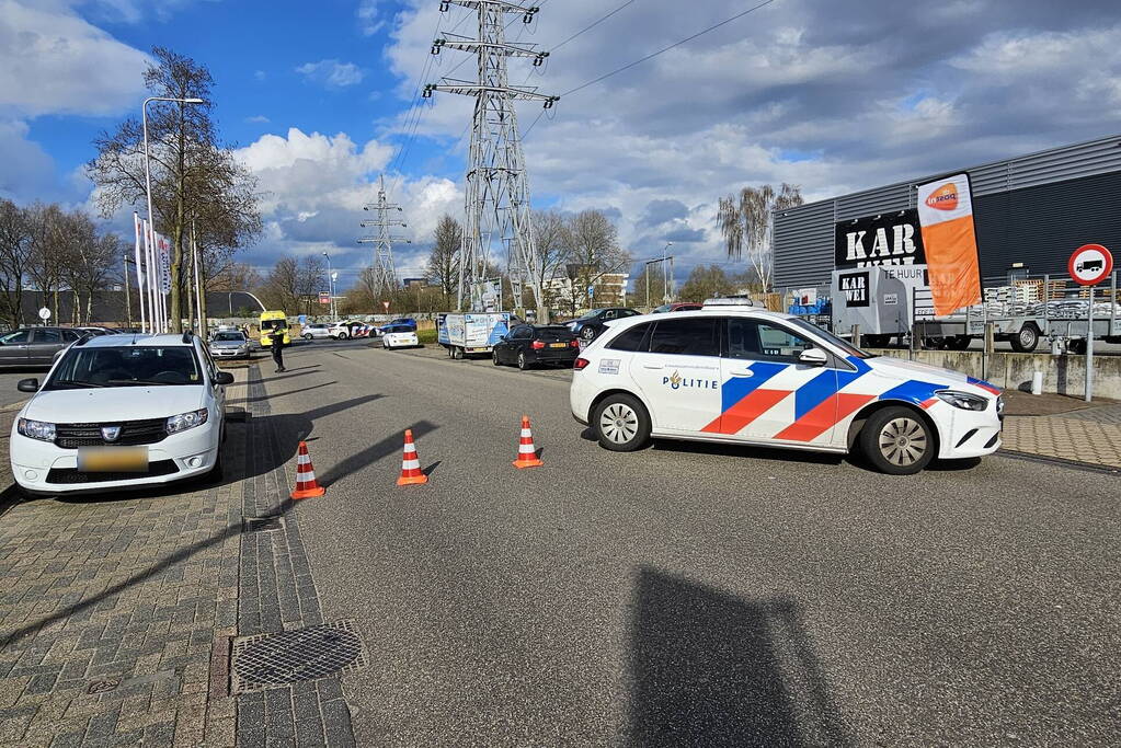 Afslaande automobilist rijdt fietser aan