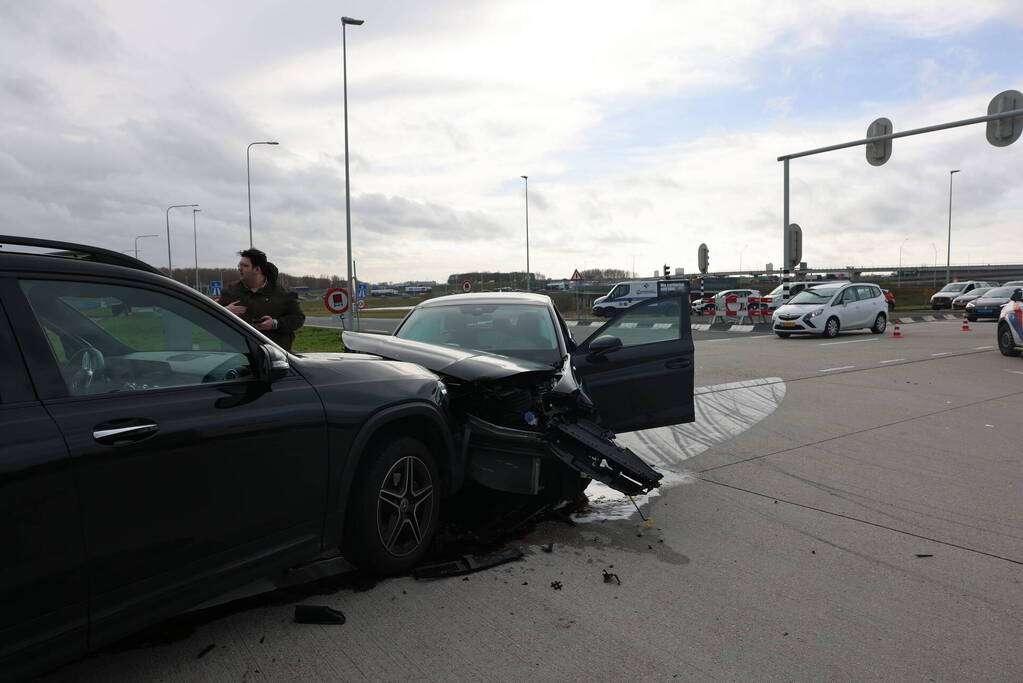 Meerdere voertuigen betrokken bij verkeersongeval op kruising