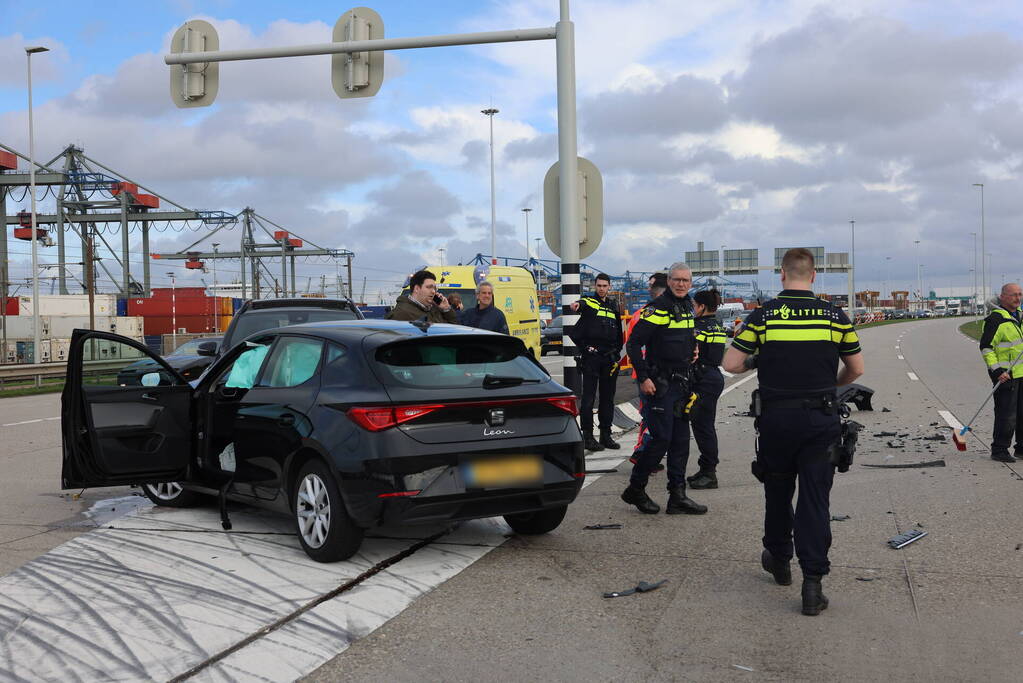 Meerdere voertuigen betrokken bij verkeersongeval op kruising