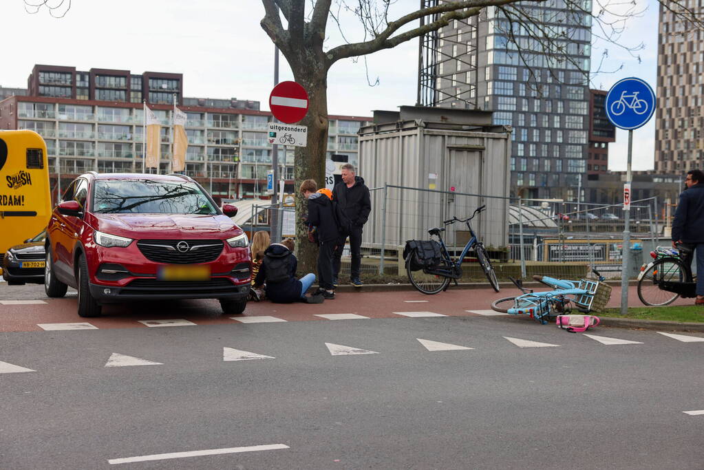 Kind gewond bij ongeval tussen fietser en auto